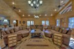 Stanley Creek Lodge: Living Room
